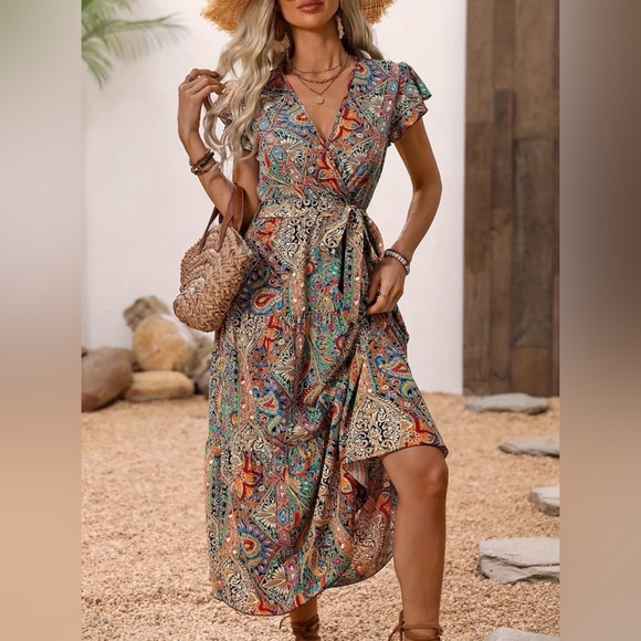 The Real Clean Company Dresses & Skirts - Floral Boho Faux V Neck Wrap Tie Midi Dress New Boutique